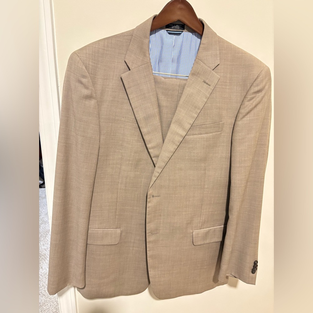 Tommy Hilfiger Men’s Beige Tan Suit – Classic 2-Button, Size 42R Jacket